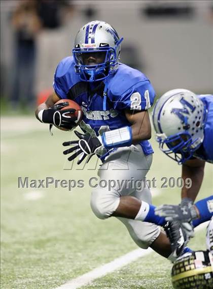 Thumbnail 3 in McCallum vs. Calhoun (Texas 4A Region 4 Playoffs) photogallery.