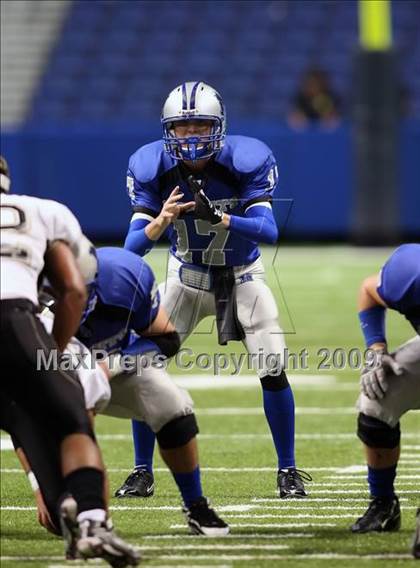 Thumbnail 1 in McCallum vs. Calhoun (Texas 4A Region 4 Playoffs) photogallery.
