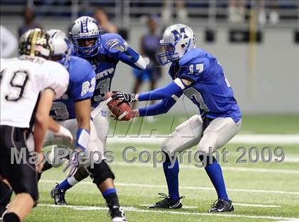 Thumbnail 1 in McCallum vs. Calhoun (Texas 4A Region 4 Playoffs) photogallery.
