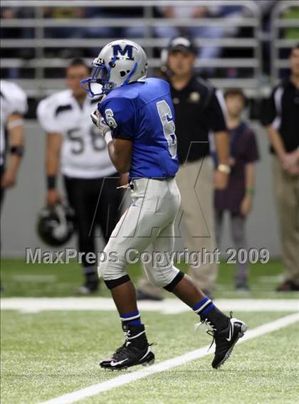 Thumbnail 2 in McCallum vs. Calhoun (Texas 4A Region 4 Playoffs) photogallery.
