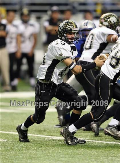 Thumbnail 3 in McCallum vs. Calhoun (Texas 4A Region 4 Playoffs) photogallery.