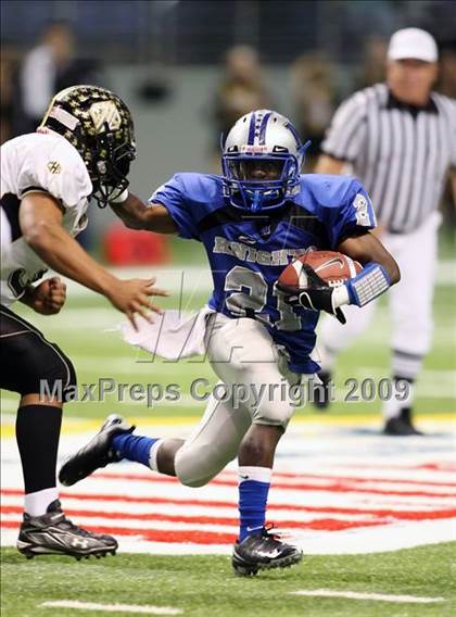 Thumbnail 3 in McCallum vs. Calhoun (Texas 4A Region 4 Playoffs) photogallery.