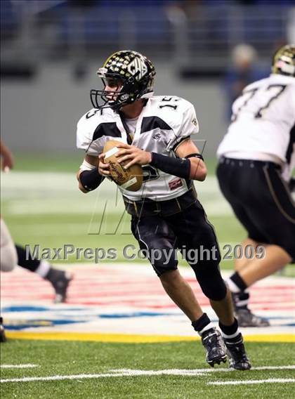 Thumbnail 3 in McCallum vs. Calhoun (Texas 4A Region 4 Playoffs) photogallery.