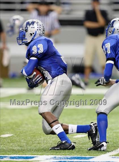 Thumbnail 2 in McCallum vs. Calhoun (Texas 4A Region 4 Playoffs) photogallery.