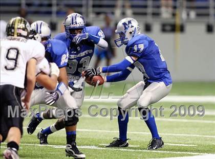 Thumbnail 2 in McCallum vs. Calhoun (Texas 4A Region 4 Playoffs) photogallery.