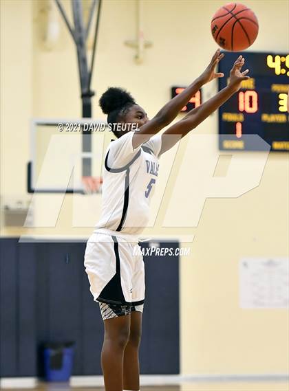 Thumbnail 3 in Clovis vs. Valley (Rumble on the River) photogallery.
