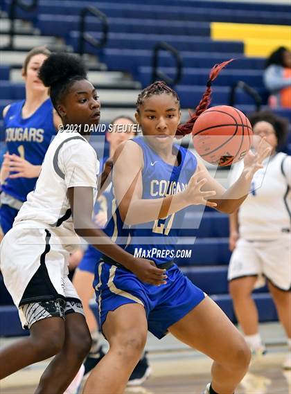Thumbnail 2 in Clovis vs. Valley (Rumble on the River) photogallery.