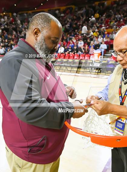 Thumbnail 3 in Xavier College Prep vs. Hamilton (AIA 6A Final Awards) photogallery.