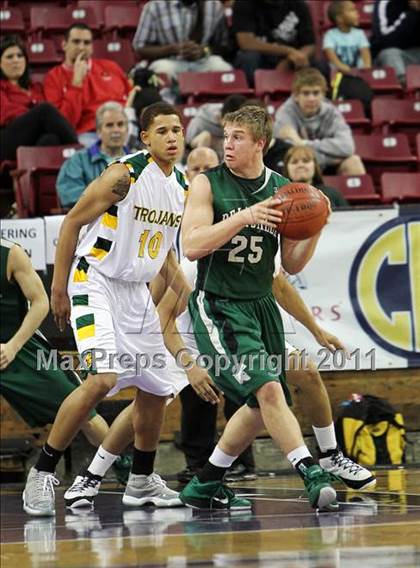 Thumbnail 1 in Castro Valley vs. De La Salle (CIF State NorCal D1 Final) photogallery.