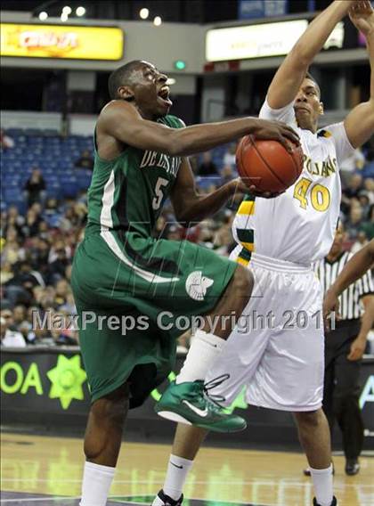 Thumbnail 1 in Castro Valley vs. De La Salle (CIF State NorCal D1 Final) photogallery.