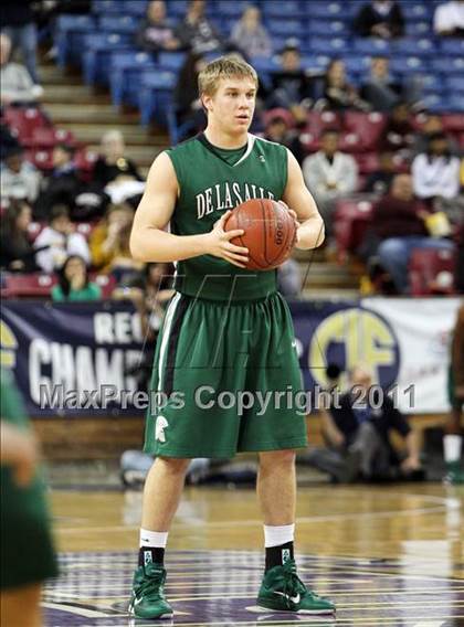 Thumbnail 3 in Castro Valley vs. De La Salle (CIF State NorCal D1 Final) photogallery.