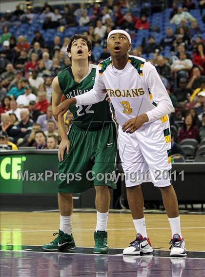 Thumbnail 2 in Castro Valley vs. De La Salle (CIF State NorCal D1 Final) photogallery.