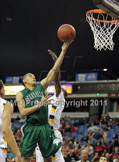 Thumbnail 2 in Castro Valley vs. De La Salle (CIF State NorCal D1 Final) photogallery.