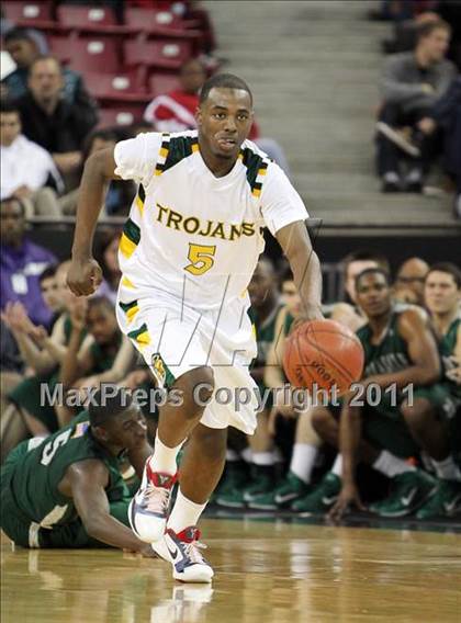 Thumbnail 2 in Castro Valley vs. De La Salle (CIF State NorCal D1 Final) photogallery.