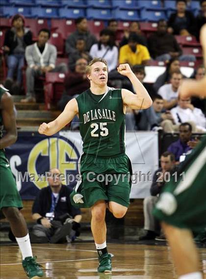 Thumbnail 2 in Castro Valley vs. De La Salle (CIF State NorCal D1 Final) photogallery.