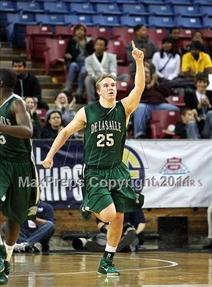 Thumbnail 1 in Castro Valley vs. De La Salle (CIF State NorCal D1 Final) photogallery.