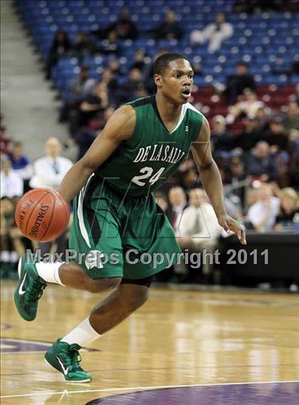 Thumbnail 3 in Castro Valley vs. De La Salle (CIF State NorCal D1 Final) photogallery.