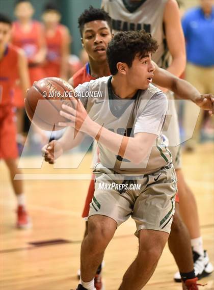 Thumbnail 3 in Reagan [Ronald] vs Jefferson (NISD/NEISD Invitational) photogallery.