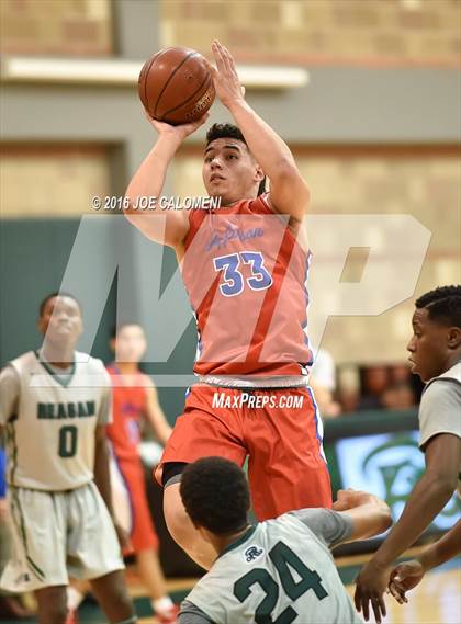 Thumbnail 2 in Reagan [Ronald] vs Jefferson (NISD/NEISD Invitational) photogallery.