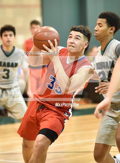 Thumbnail 2 in Reagan [Ronald] vs Jefferson (NISD/NEISD Invitational) photogallery.