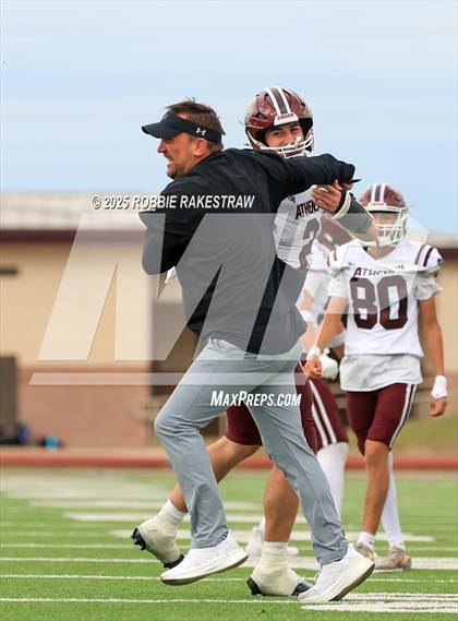 Thumbnail 3 in Sunnyvale vs. Athens (UIL 4A D2 Football Regional Semifinal) photogallery.