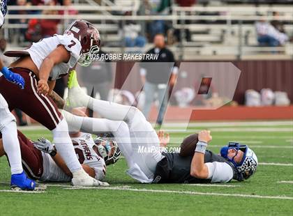 Thumbnail 1 in Sunnyvale vs. Athens (UIL 4A D2 Football Regional Semifinal) photogallery.