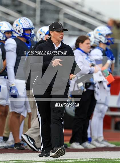 Thumbnail 2 in Sunnyvale vs. Athens (UIL 4A D2 Football Regional Semifinal) photogallery.