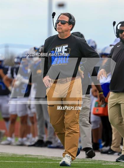 Thumbnail 1 in Sunnyvale vs. Athens (UIL 4A D2 Football Regional Semifinal) photogallery.