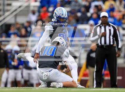 Thumbnail 1 in Sunnyvale vs. Athens (UIL 4A D2 Football Regional Semifinal) photogallery.