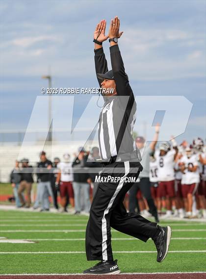Thumbnail 1 in Sunnyvale vs. Athens (UIL 4A D2 Football Regional Semifinal) photogallery.