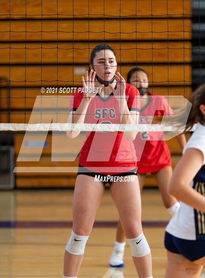 Thumbnail 3 in San Juan Hills vs Santa Fe Christian (California Challenge) photogallery.