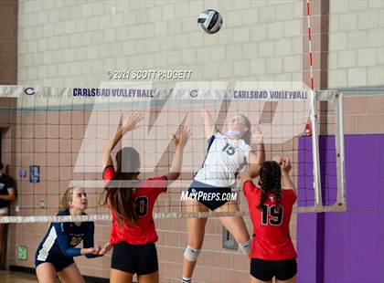Thumbnail 3 in San Juan Hills vs Santa Fe Christian (California Challenge) photogallery.