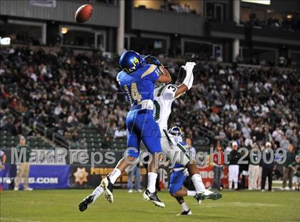 Thumbnail 2 in De La Salle vs. Crenshaw (CIF State Open Division Final) photogallery.