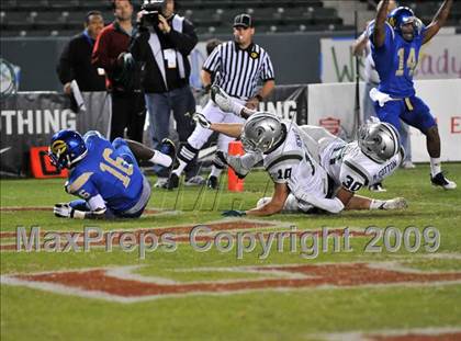 Thumbnail 1 in De La Salle vs. Crenshaw (CIF State Open Division Final) photogallery.