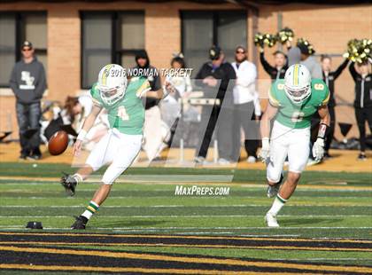 Thumbnail 2 in Blue Valley vs. Derby (KSHSAA 6A Final) photogallery.