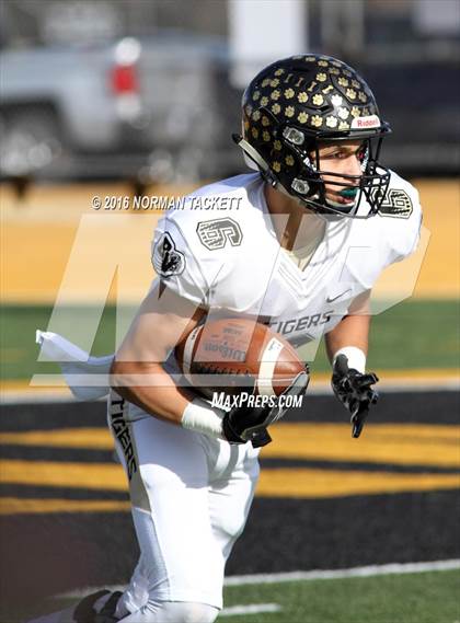 Thumbnail 2 in Blue Valley vs. Derby (KSHSAA 6A Final) photogallery.