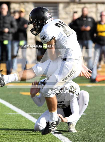 Thumbnail 2 in Blue Valley vs. Derby (KSHSAA 6A Final) photogallery.