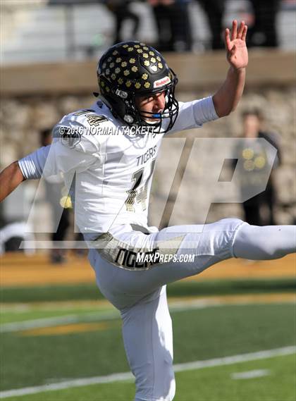 Thumbnail 1 in Blue Valley vs. Derby (KSHSAA 6A Final) photogallery.