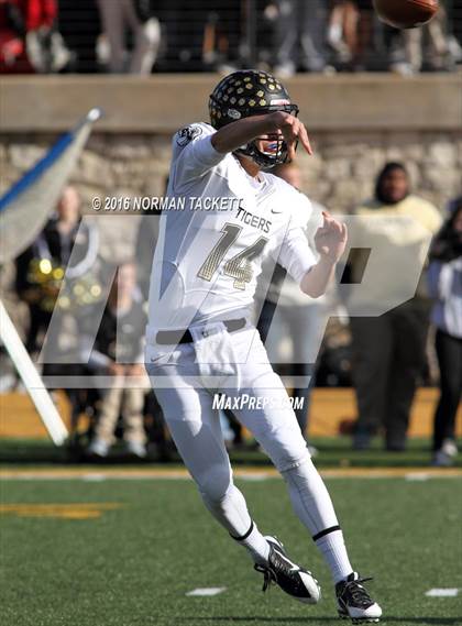 Thumbnail 3 in Blue Valley vs. Derby (KSHSAA 6A Final) photogallery.