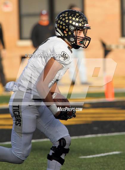 Thumbnail 3 in Blue Valley vs. Derby (KSHSAA 6A Final) photogallery.