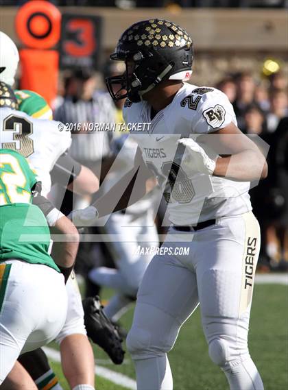 Thumbnail 2 in Blue Valley vs. Derby (KSHSAA 6A Final) photogallery.