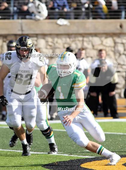 Thumbnail 2 in Blue Valley vs. Derby (KSHSAA 6A Final) photogallery.