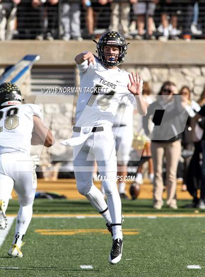 Thumbnail 3 in Blue Valley vs. Derby (KSHSAA 6A Final) photogallery.
