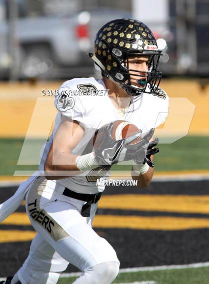 Thumbnail 1 in Blue Valley vs. Derby (KSHSAA 6A Final) photogallery.