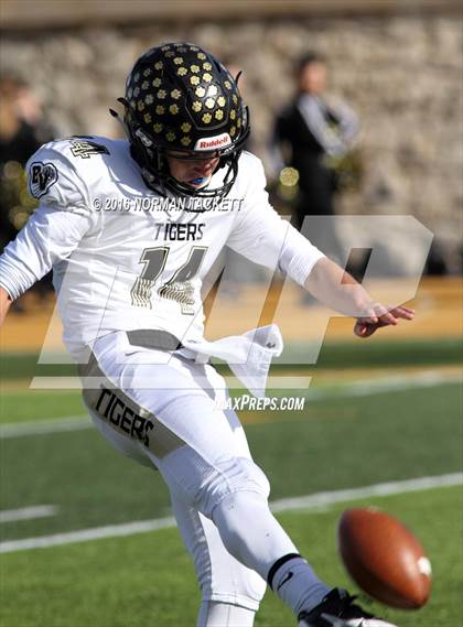 Thumbnail 2 in Blue Valley vs. Derby (KSHSAA 6A Final) photogallery.