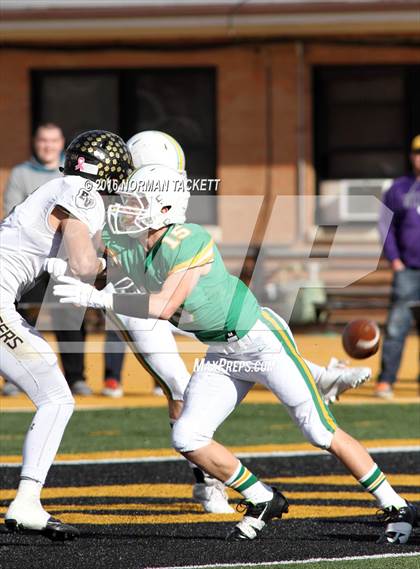 Thumbnail 2 in Blue Valley vs. Derby (KSHSAA 6A Final) photogallery.