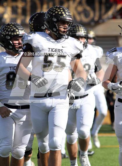 Thumbnail 3 in Blue Valley vs. Derby (KSHSAA 6A Final) photogallery.