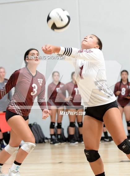 Thumbnail 1 in La Canada vs. Torrance (Queen's Court Tournament) photogallery.