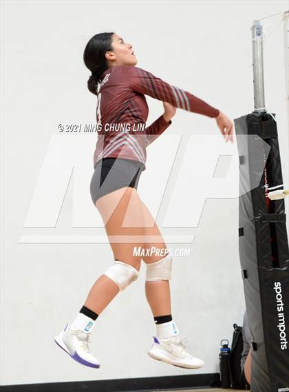Thumbnail 3 in La Canada vs. Torrance (Queen's Court Tournament) photogallery.