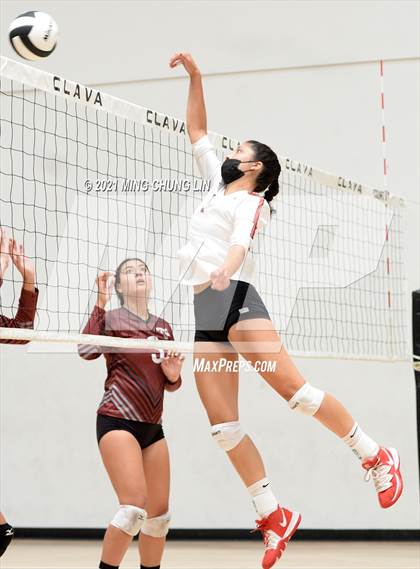 Thumbnail 3 in La Canada vs. Torrance (Queen's Court Tournament) photogallery.